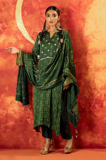 Prahnaaya_Green Handloom Cotton, Satin Embroidery, Sitara Ajrakh Hand Straight Kurta Set _Online_at_Aza_Fashions
