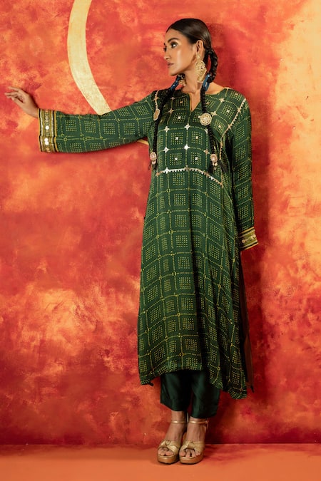Shop Prahnaaya Green Satin, , Organza Sequins, Sitara Ajrakh Hand Kurta Pant Set at Aza Fashions Shop_Prahnaaya_Green Satin, , Organza Sequins, Sitara Ajrakh Hand Kurta Pant Set _at_Aza_Fashions