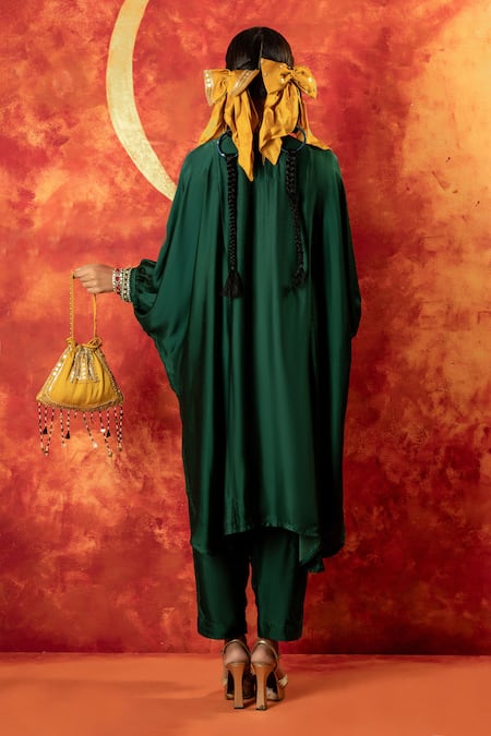 Shop_Prahnaaya_Green Velvet Pearls, Sequins Round Neck Masbah Kurta With Pant _at_Aza_Fashions