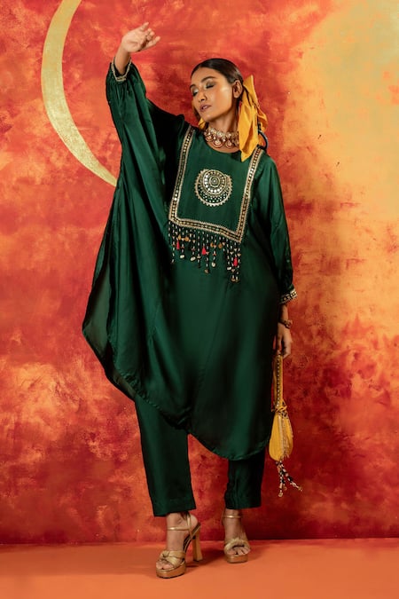Buy_Prahnaaya_Green Velvet Pearls, Sequins Round Neck Masbah Kurta With Pant _Online_at_Aza_Fashions