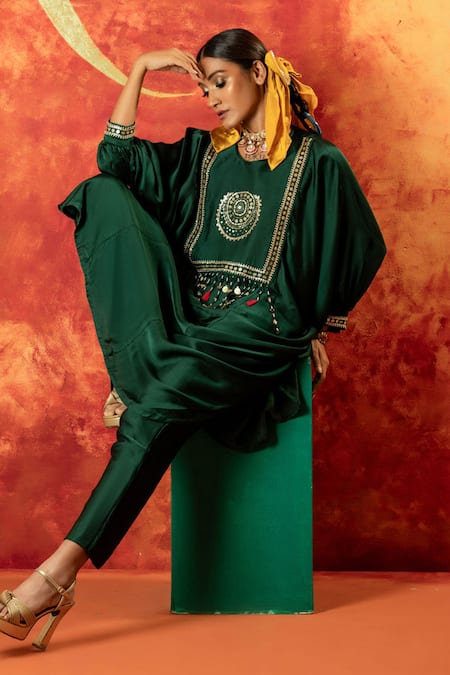 Prahnaaya_Green Velvet Pearls, Sequins Round Neck Masbah Kurta With Pant _at_Aza_Fashions