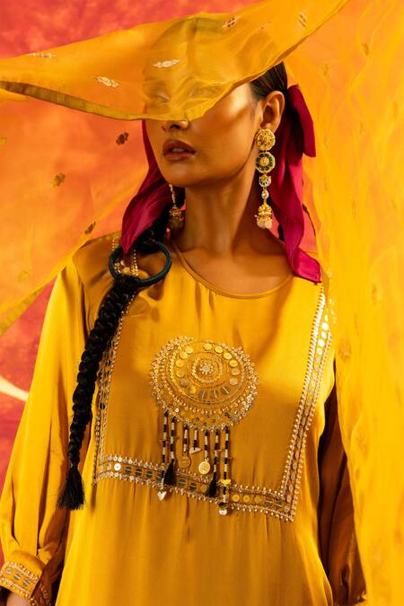 Buy Prahnaaya Yellow Velour, Silk Organza Sequins, Pearls, Luna Embroidered Kurta And Pant Set Buy_Prahnaaya_Yellow Velour, Silk Organza Sequins, Pearls, Luna Embroidered Kurta And Pant Set