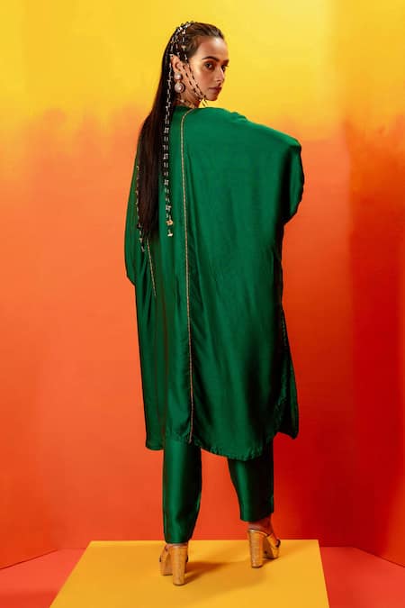 Prahnaaya_Green Velvet, Viscose Embroidered Batwing Sleeve Kurta With Straight Pant _Online_at_Aza_Fashions