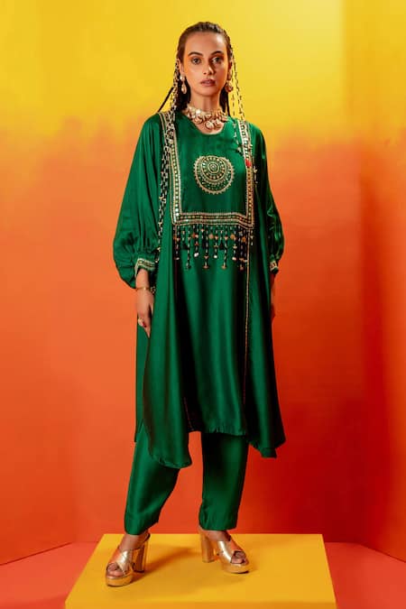 Shop_Prahnaaya_Green Velvet, Viscose Embroidered Batwing Sleeve Kurta With Straight Pant _Online_at_Aza_Fashions