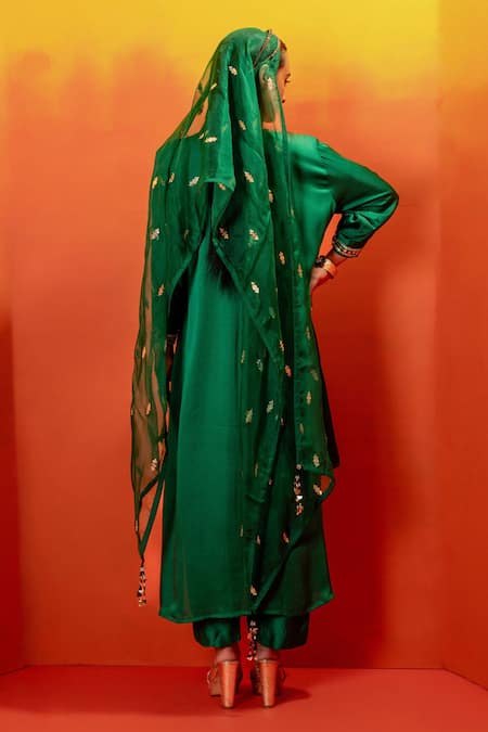 Shop Prahnaaya Green Velvet, Silk Organza Sequins, Luna Embroidered Straight Kurta And Pant Set at Aza Fashions Shop_Prahnaaya_Green Velvet, Silk Organza Sequins, Luna Embroidered Straight Kurta And Pant Set _at_Aza_Fashions