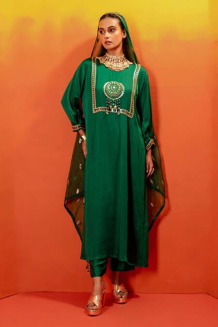 Prahnaaya Green Velvet, Silk Organza Sequins, Luna Embroidered Straight Kurta And Pant Set Online at Aza Fashions Prahnaaya_Green Velvet, Silk Organza Sequins, Luna Embroidered Straight Kurta And Pant Set _Online_at_Aza_Fashions