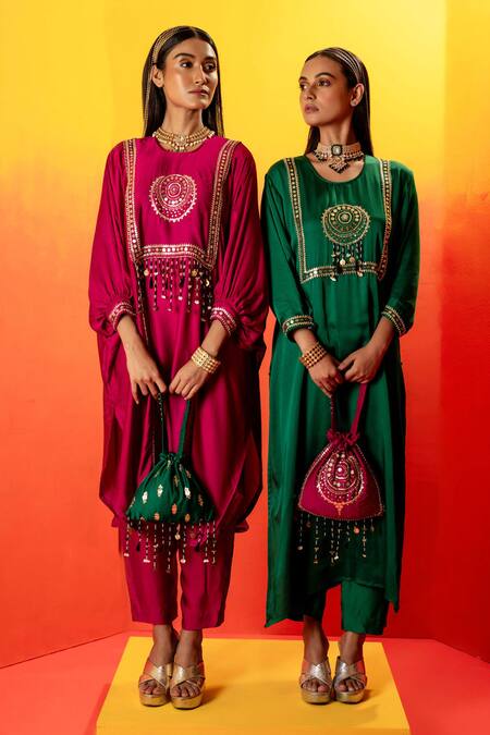 Shop Prahnaaya Green Velvet, Silk Organza Sequins, Luna Embroidered Straight Kurta And Pant Set Shop_Prahnaaya_Green Velvet, Silk Organza Sequins, Luna Embroidered Straight Kurta And Pant Set