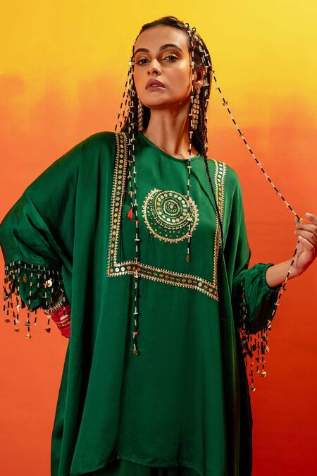 Buy Prahnaaya Green Velvet Gota Patti, Sequins, Luna Embroidered Short Tunic With Dhoti Skirt Buy_Prahnaaya_Green Velvet Gota Patti, Sequins, Luna Embroidered Short Tunic With Dhoti Skirt