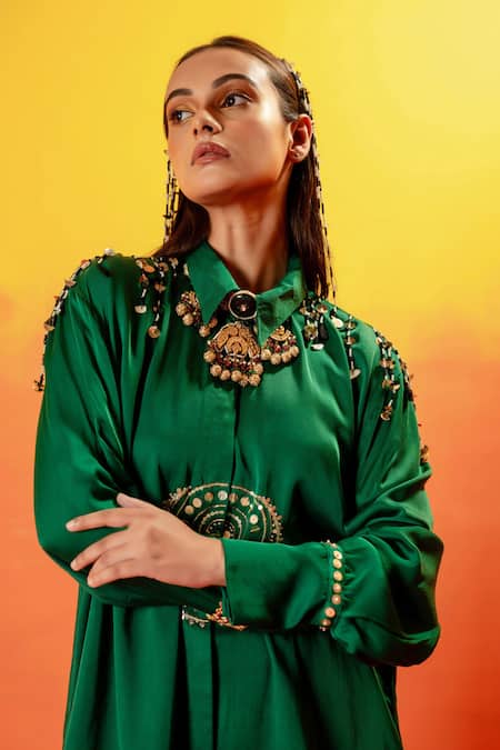 Prahnaaya Green Viscose, Satin Sequins, Gota Luna Embroidered Tunic With Oversized Pant at Aza Fashions Prahnaaya_Green Viscose, Satin Sequins, Gota Luna Embroidered Tunic With Oversized Pant _at_Aza_Fashions