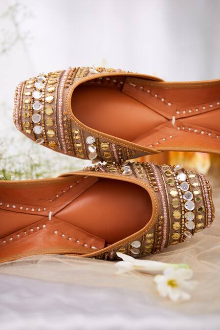 House Of Vian_Gold Mehr Geometric Embroidered Juttis _Online_at_Aza_Fashions