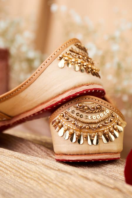 House Of Vian_Gold Pariza Zardozi Embellished Juttis _Online_at_Aza_Fashions