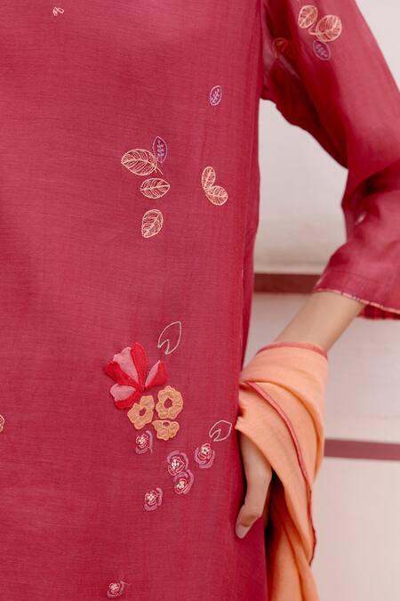 Shop Vaayu Red Cotton, Muslin Embroidery Round Neck Thread Applique Anarkali With Dupatta Online at Aza Fashions Shop_Vaayu_Red Cotton, Muslin Embroidery Round Neck Thread Applique Anarkali With Dupatta _Online_at_Aza_Fashions