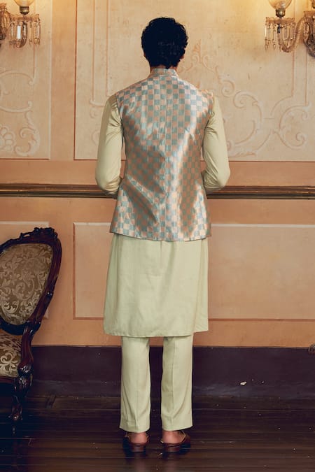 Aditi Gupta Banarasi Checkered Bundi Set 