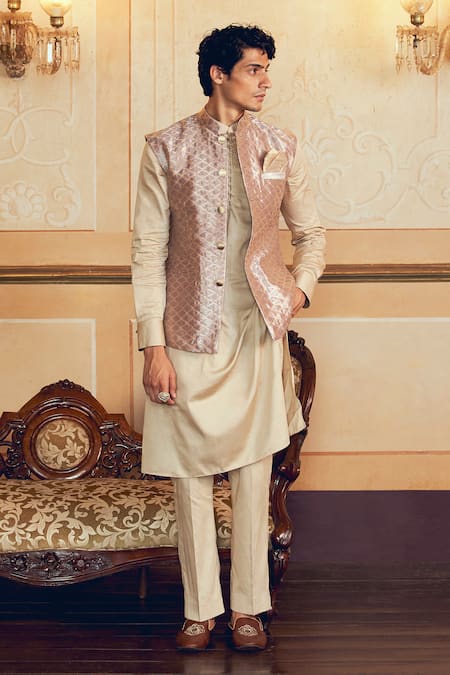 Aditi Gupta Banarasi Zari Quilted Bundi With Kurta Set 