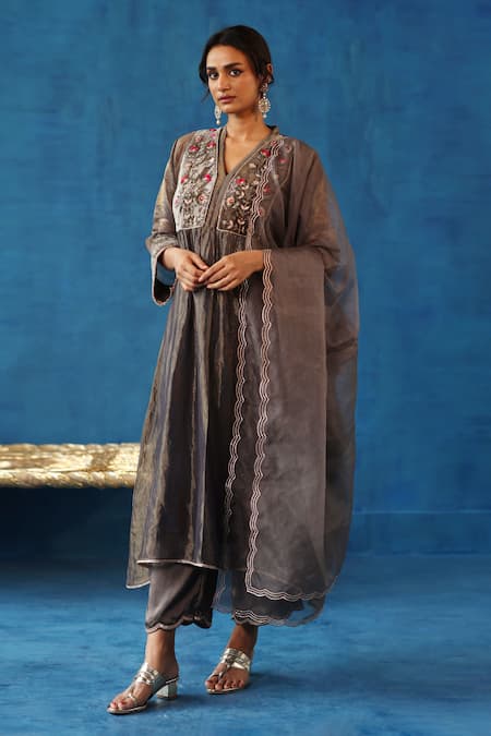 Begum Jaljeera Yoke Embroidered Kurta Set 