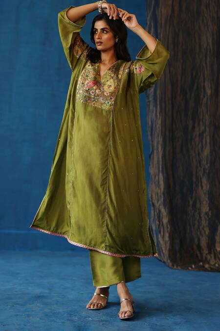 Begum_Green Silk, Hemp Diamonds, Embroidery Shikanji Resham Yoke Phiran And Pant Set _Online_at_Aza_Fashions