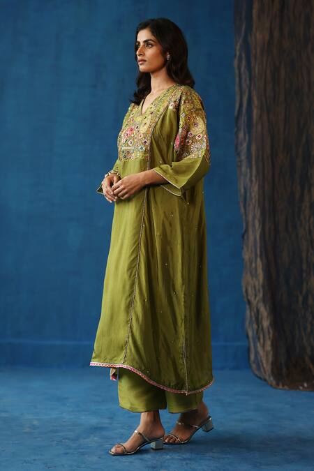 Buy_Begum_Green Silk, Hemp Diamonds, Embroidery Shikanji Resham Yoke Phiran And Pant Set _Online_at_Aza_Fashions