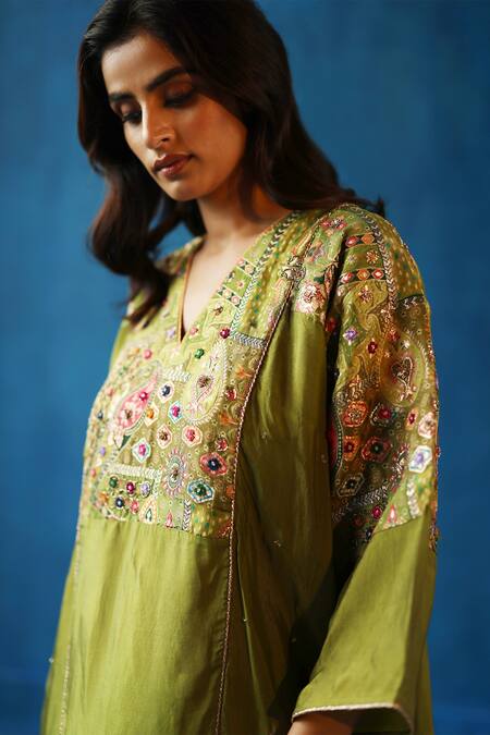 Begum_Green Silk, Hemp Diamonds, Embroidery Shikanji Resham Yoke Phiran And Pant Set _at_Aza_Fashions