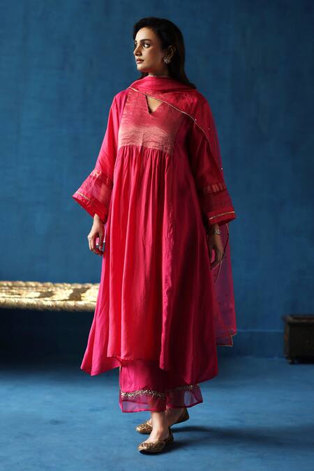 Shop Begum Fuchsia Silk, Organza Zari V-neck Jamun Stripe Yoke Woven Kurta Set Online at Aza Fashions Shop_Begum_Fuchsia Silk, Organza Zari V-neck Jamun Stripe Yoke Woven Kurta Set _Online_at_Aza_Fashions