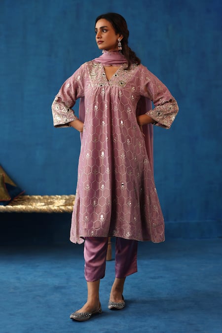 Begum Kaanji Embroidered Kurta Set 