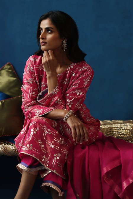 Buy Begum Fuchsia Silk, Modal, Satin, Organza Sequins Aam Panna Embroidered Kurta Set Buy_Begum_Fuchsia Silk, Modal, Satin, Organza Sequins Aam Panna Embroidered Kurta Set