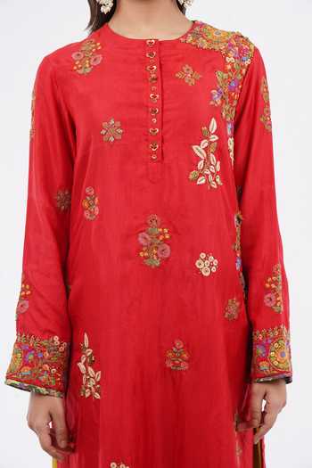 Debyani + CO_Red Cotton Embroidery Round Neck Rangoli Kurta Set _at_Aza_Fashions