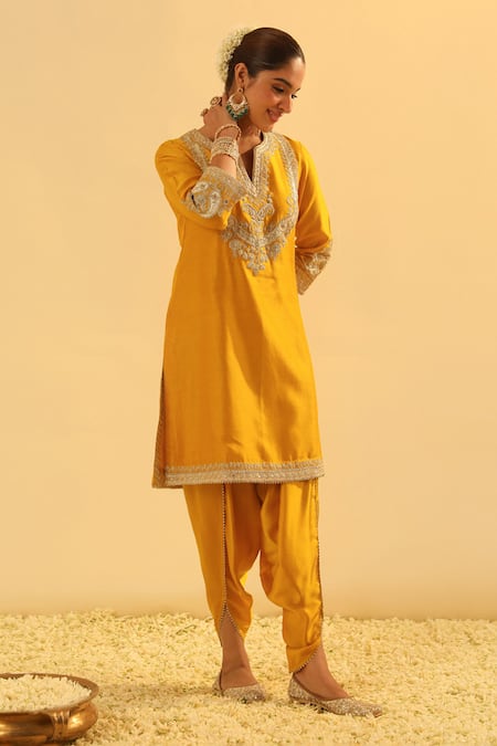 Sheetal Batra_Ivory Silk, Chanderi, Bamboo Glaze Aashna Embroidered Kurta And Dhoti Pant Set _Online_at_Aza_Fashions