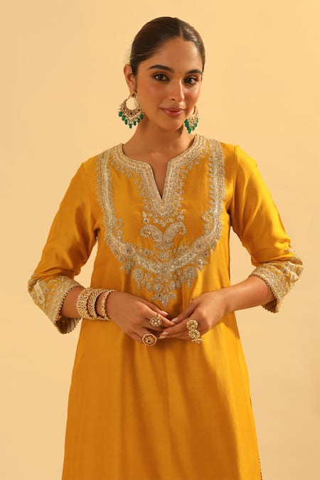 Sheetal Batra_Ivory Silk, Chanderi, Bamboo Glaze Aashna Embroidered Kurta And Dhoti Pant Set _at_Aza_Fashions