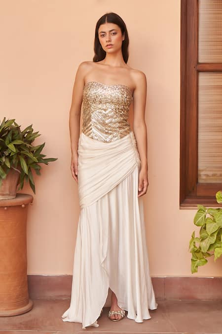 Amrta By Guneet Kondal_White Silk, Satin Sequins Sweetheart Neck Embellished Corset Blouse Cape Set _Online_at_Aza_Fashions