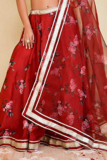 Bannhi By Priyanka Rathore_Maroon Chanderi Embroidery Plunge Neck Floral Print Lehenga Blouse Set _Online_at_Aza_Fashions