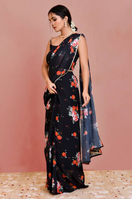 Bannhi By Priyanka Rathore_Black Georgette Gota Patti Scoop Neck Printed Pre-draped Saree With Blouse _Online_at_Aza_Fashions