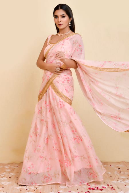 Buy_Bannhi By Priyanka Rathore_Pink Georgette Lace Scoop Neck Printed Pre-draped Saree With Plunge Back Blouse _Online_at_Aza_Fashions
