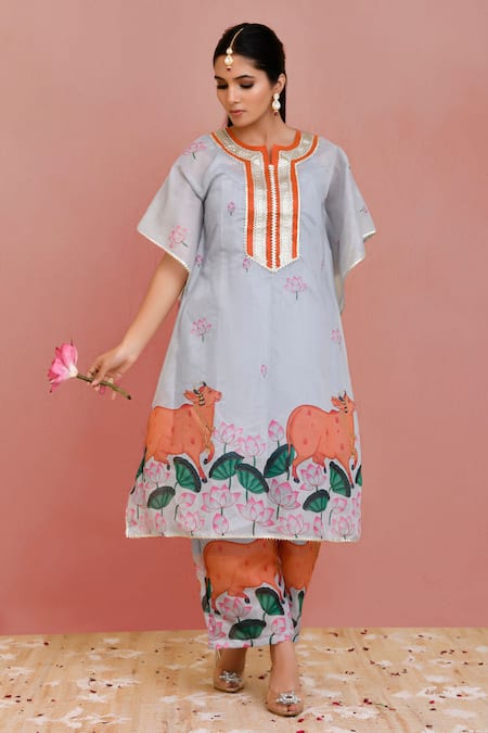 Bannhi By Priyanka Rathore_Grey Chanderi Lace Round Neck Pichwai Print Kaftan With Pant _Online_at_Aza_Fashions