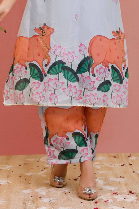 Buy_Bannhi By Priyanka Rathore_Grey Chanderi Lace Round Neck Pichwai Print Kaftan With Pant _Online_at_Aza_Fashions