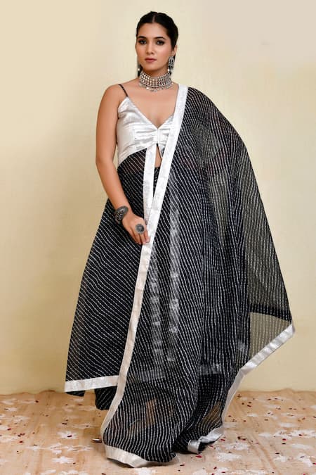 Bannhi By Priyanka Rathore_Black Kota Doria Patti Plunge Neck Leheriya Print Kurta Set _Online_at_Aza_Fashions