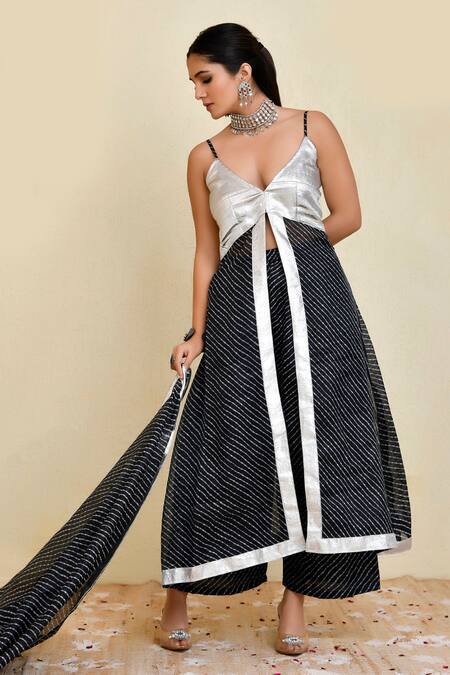 Shop_Bannhi By Priyanka Rathore_Black Kota Doria Patti Plunge Neck Leheriya Print Kurta Set _Online_at_Aza_Fashions