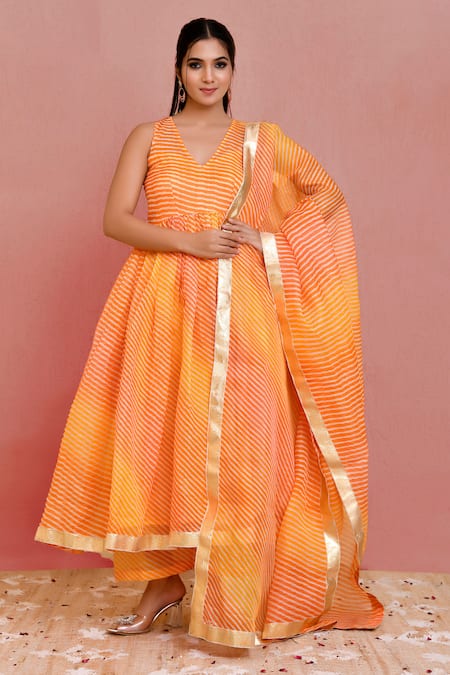 Bannhi By Priyanka Rathore_Yellow Kota Doria Lace V-neck Leheriya Print Anarkali Set _Online_at_Aza_Fashions