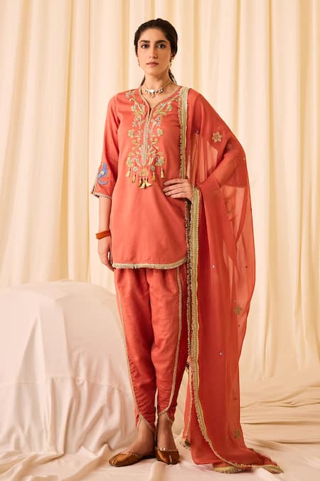 Leela By A Peach Chanderi Slub Embroidered Threadwork V-neck Zari Kurta Tulip Pant Set 