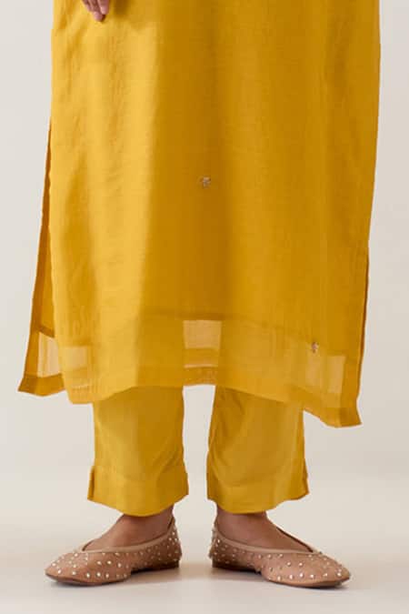 Tatwa_Yellow Handloom Chanderi Silk Embroidery Resham Stardust Zari Kurta And Pant Set _Online_at_Aza_Fashions