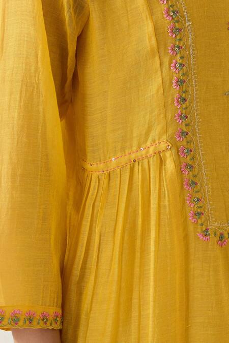 Buy Tatwa Yellow Handloom Chanderi Silk Embroidery Floral Mughal Butta Kurta And Pant Set Buy_Tatwa_Yellow Handloom Chanderi Silk Embroidery Floral Mughal Butta Kurta And Pant Set