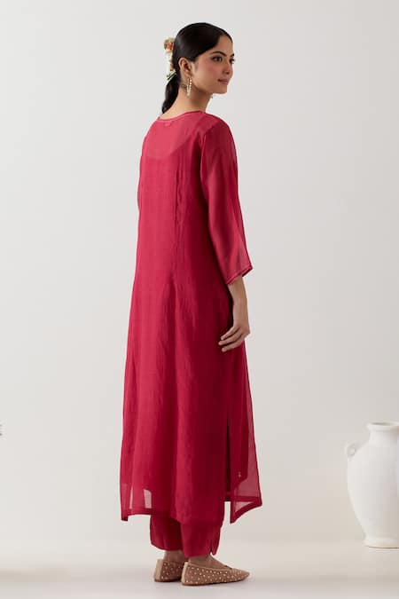 Shop Tatwa Pink Silk Organza Embroidery Resham Notched Pendant Zari Kurta And Pant Set at Aza Fashions Shop_Tatwa_Pink Silk Organza Embroidery Resham Notched Pendant Zari Kurta And Pant Set _at_Aza_Fashions