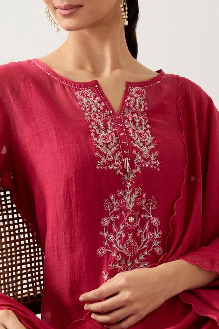 Shop Tatwa Pink Silk Organza Embroidery Resham Notched Pendant Zari Kurta And Pant Set Shop_Tatwa_Pink Silk Organza Embroidery Resham Notched Pendant Zari Kurta And Pant Set