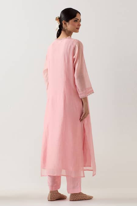 Shop_Tatwa_Pink Handloom Cotton, Muslin, Silk Embroidery V-neck Songbird Hand Kurta Set _at_Aza_Fashions