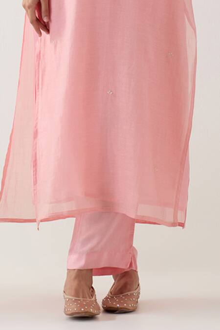 Tatwa_Pink Handloom Cotton, Muslin, Silk Embroidery V-neck Songbird Hand Kurta Set _Online_at_Aza_Fashions