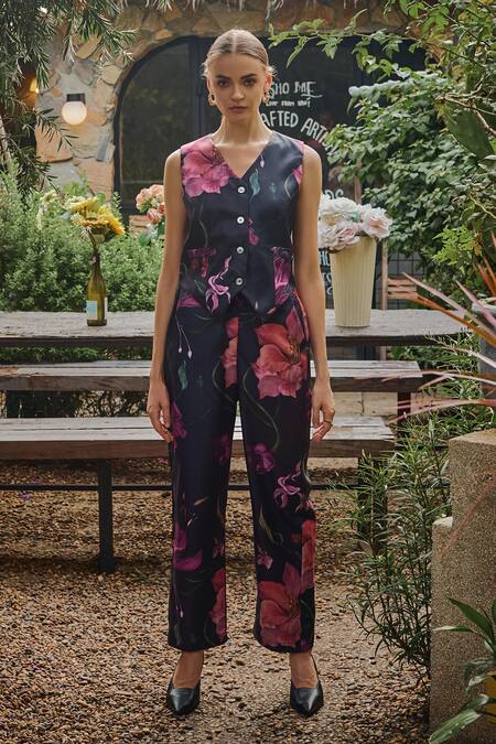 House Of Fett Black Twill Embroidery V-neck Jenny Floral Print Waistcoat And Pant Set Online at Aza Fashions House Of Fett_Black Twill Embroidery V-neck Jenny Floral Print Waistcoat And Pant Set _Online_at_Aza_Fashions