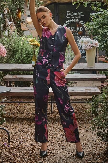 Buy House Of Fett Black Twill Embroidery V-neck Jenny Floral Print Waistcoat And Pant Set Online at Aza Fashions Buy_House Of Fett_Black Twill Embroidery V-neck Jenny Floral Print Waistcoat And Pant Set _Online_at_Aza_Fashions