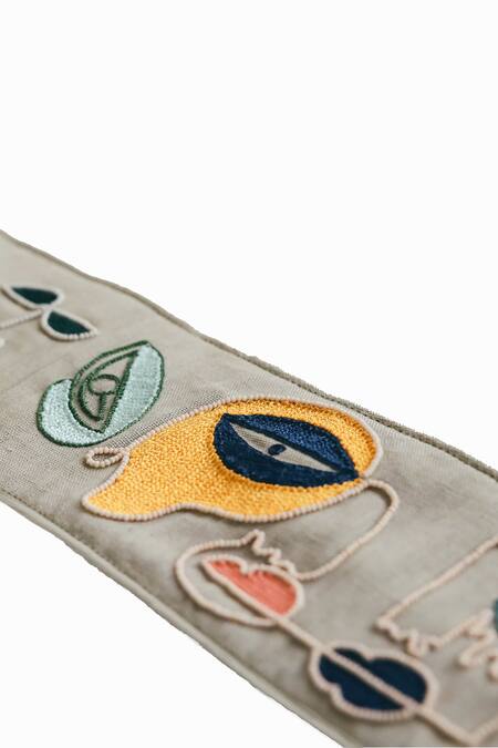 Buy_Krutiarts_Grey Thread Scrabble Embroidered Face Motif Belt 