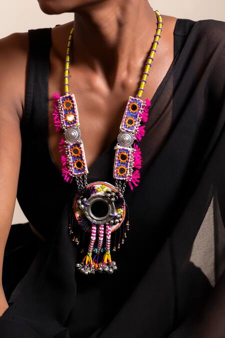 Krutiarts Off White Dhaandhdu Mirror Embellished Pendant Necklace Online at Aza Fashions Krutiarts_Off White Dhaandhdu Mirror Embellished Pendant Necklace _Online_at_Aza_Fashions