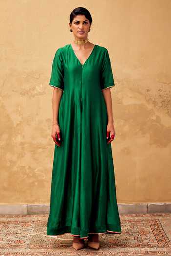 Kharakapas Green Chanderi Gota Patti V-neck Box Fit Embellished Jumpsuit Online at Aza Fashions Kharakapas_Green Chanderi Gota Patti V-neck Box Fit Embellished Jumpsuit _Online_at_Aza_Fashions