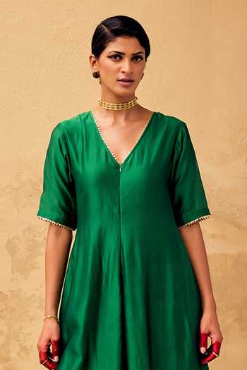 Buy Kharakapas Green Chanderi Gota Patti V-neck Box Fit Embellished Jumpsuit Online at Aza Fashions Buy_Kharakapas_Green Chanderi Gota Patti V-neck Box Fit Embellished Jumpsuit _Online_at_Aza_Fashions